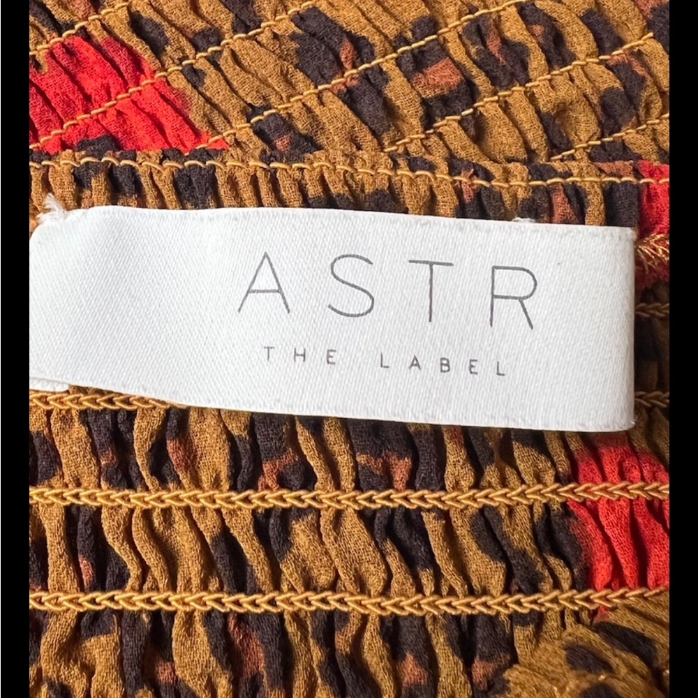 ASTR THE LABEL Blouse Cropped Smocked Drape Top Leopard Shirred Floral Medium - Picture 7 of 9